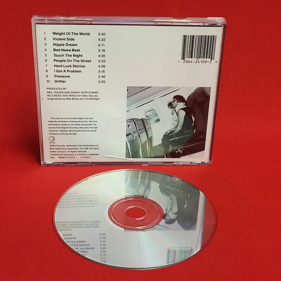 Neil Young Landing on Water CD 1986 - Picture 8 of 8